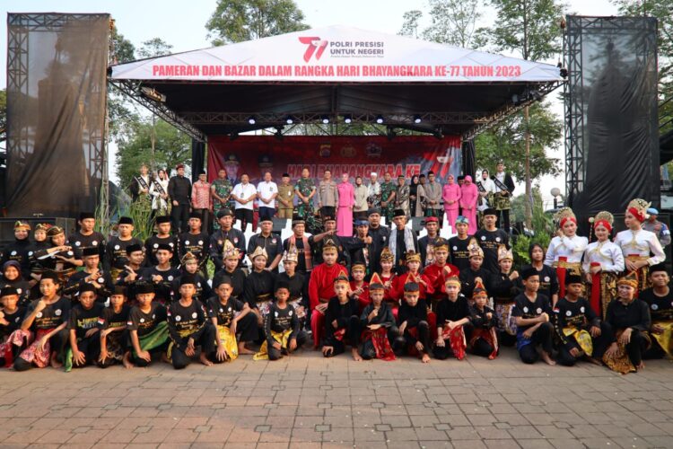 Ribuan pengunjung padati Festival Budaya Kearifan Lokal dan Bazar (FBKLB) Banten