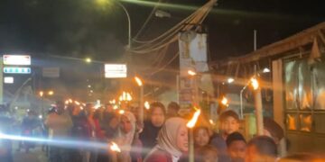 Peringati Tahun Baru Islam 1445 H, KKM 32 Uniba Berkolaborasi Dengan Pemdes Tanara Gelar Tausiyah dan Pawai Obor