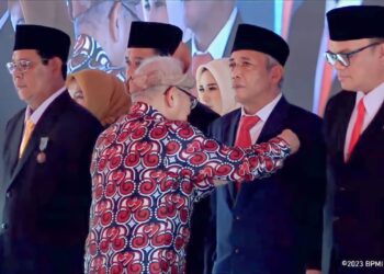 Turunkan Stunting Signifikan, Bupati OKI Terima Penghargaan Satyalancana Wira Karya 2023