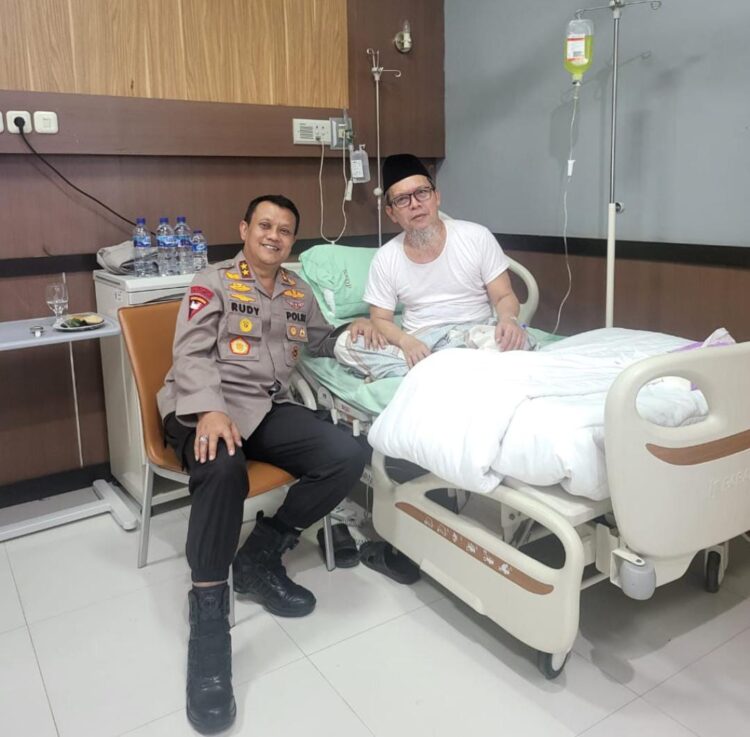 Kapolda Banten Jenguk Ketua MUI Banten K.H. TB Hamdi Ma’ani