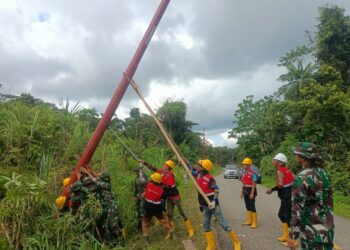 Satgas Pamtas Yonif 122/Ts Berikan Penerangan di Pedalaman Papua