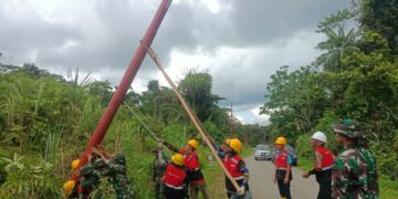 Satgas Pamtas Yonif 122/Ts Berikan Penerangan di Pedalaman Papua