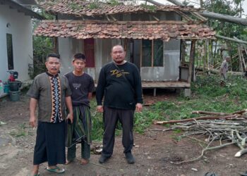 Pemerintah Kelurahan Pagadungan Monitoring Korban Terdampak Puting Beliung Karangtanjung
