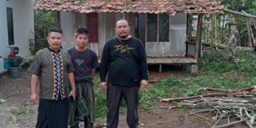 Pemerintah Kelurahan Pagadungan Monitoring Korban Terdampak Puting Beliung Karangtanjung