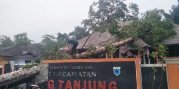 Puluhan Bangunan Warga di Karangtanjung Alami Kerusakan Setelah Di Sapu Angin Puting Beliung