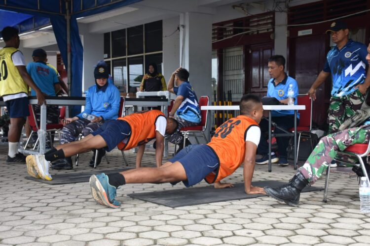 Lewati Tes Kesehatan, Calon Prajurit TNI AL di Lampung Adu Kemampuan Fisik