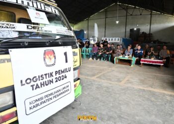 Bupati Pesawaran Lepas Pendistribusian Logistik Pemilu 2024