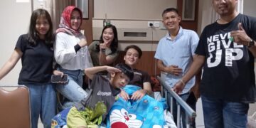 Desmi Saputra Kunjungi Anggota KBBS Kecamatan Marga Punduh Yang Sedang Sakit