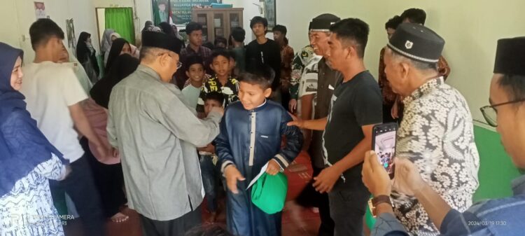 Erli Hasim Salurkan Paket Ramadhan Kepada Anak Yatim Di Simeulue