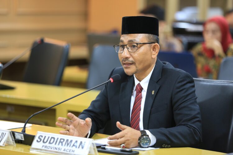 Haji Uma Minta Kementerian Koperasi dan UKM Bangun Pabrik Pengolahan Minyak Kelapa Sawit di Aceh