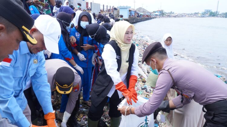Pemkab Pandeglang Duduk Bareng Dengan Pemprov Banten Sikapi Sampah di Teluk