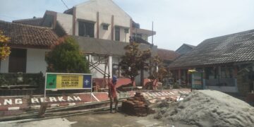 Proyek Rehabilitasi Kantor SDN Pagadungan 2 Diduga Tidak Terapkan K3 dan Langgar UU KIP