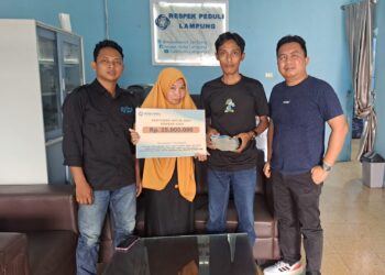 Respek Peduli Beri Bantuan Bayi Kembar Siam Dua Kepala Satu Badan dan Tanpa Anus di Pesawaran
