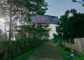 Warga Ciekek – Kadomas Buka Wisata Jalan Rusak, Bentuk Kekecewaan Kepada Pemkab Pandeglang