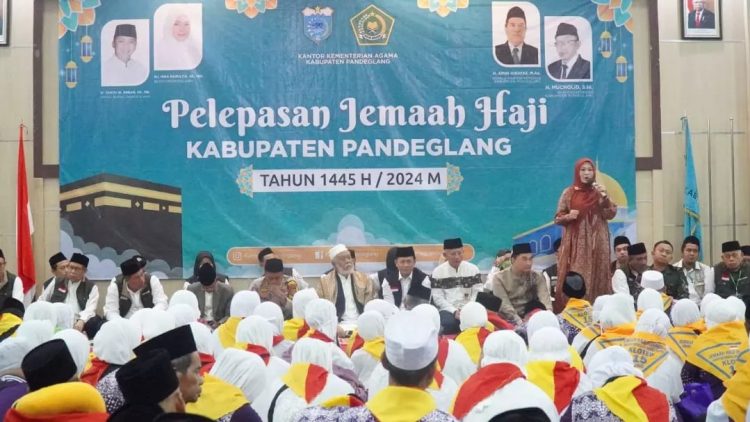 Pemkab Pandeglang Lepas Jemaah Haji Kloter 15 