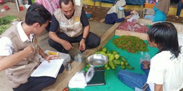 Disperindag Pesawaran Lakukan Uji Tera Puluhan Timbangan di Pasar Tegineneng