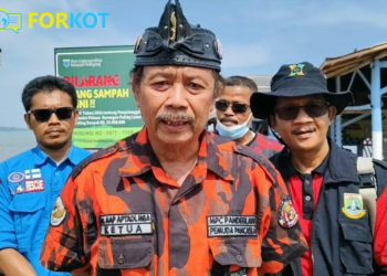 MPC Pemuda Pancasila Pandeglang Lakukan Aksi Bersih Bersih Sampah di Pantai Teluk