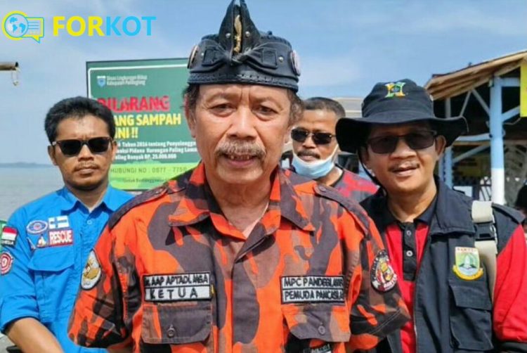 MPC Pemuda Pancasila Pandeglang Lakukan Aksi Bersih Bersih Sampah di Pantai Teluk