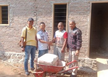 DPD LPKSM Serahkan Tambahan Bantuan Semen kepada KPM Bedah Rumah KBPP Polri