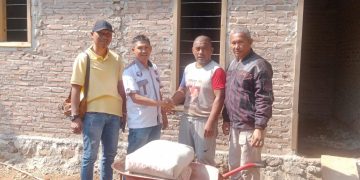 DPD LPKSM Serahkan Tambahan Bantuan Semen kepada KPM Bedah Rumah KBPP Polri