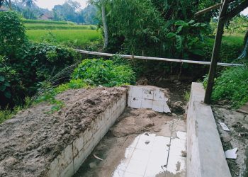 Hampir 10 Tahun Pencemaran Aliran Sungai Cikupa Ancam Kesehatan Warga