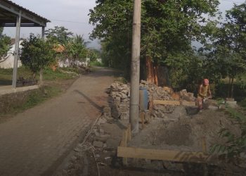 Diduga Tidak Kantongi Ijin, PT PLN Diminta Pindahkan Tihang Listrik yang Menancap Dilahan Milik Warga