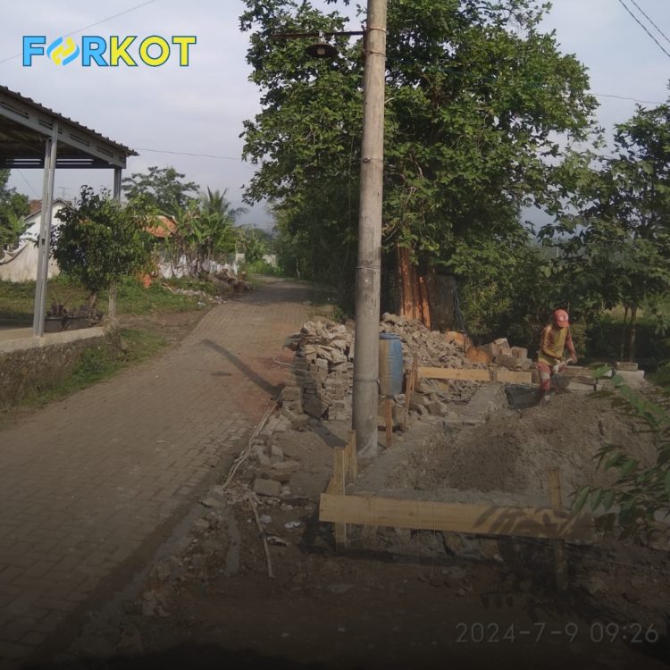 Diduga Tidak Kantongi Ijin, PT PLN Diminta Pindahkan Tihang Listrik yang Menancap Dilahan Milik Warga
