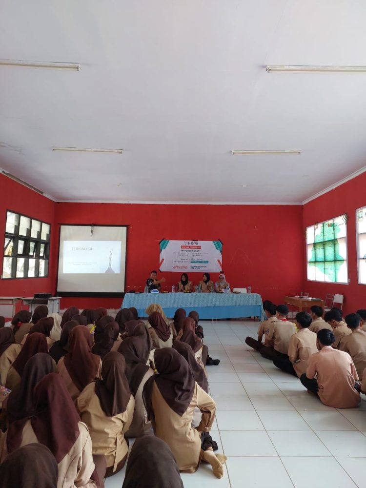 Kukerta 87 UIN SMH Banten Gelar Seminar Pendidikan di SMKN 1 Cileles