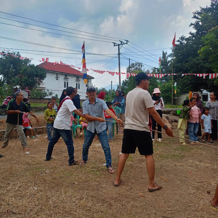 Jadi Peserta Tarik Tambang, Ketua LPKSM Ikut Meriahkan HUT RI ke-79
