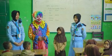 Stravisco Beraksi: Siswa SMA Kebangsaan Wujudkan Edukasi Menyenangkan di MI Darusalam