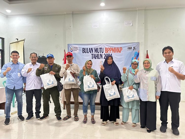 Wadon Banten Bagikan 2.200 Ton Ikan Segar di Serang
