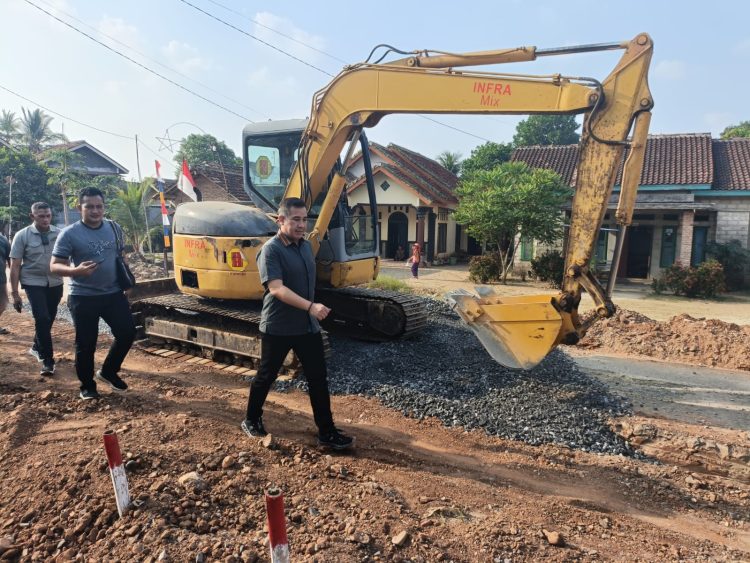 Pemda Pesawaran Terus Perbaiki Jalan Desa