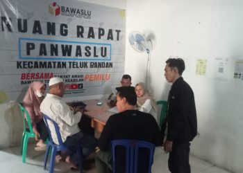 Relawan Nanda-Anton Laporkan Perusak Puluhan Alat Peraga Kampanye ke Panwascam Teluk Pandan