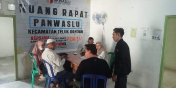 Relawan Nanda-Anton Laporkan Perusak Puluhan Alat Peraga Kampanye ke Panwascam Teluk Pandan