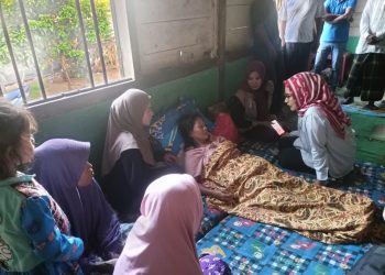 Nanda Indira Kunjungi Korban Musibah Kebakaran Rumah di Gedong Tataan