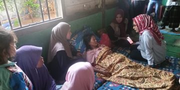 Nanda Indira Kunjungi Korban Musibah Kebakaran Rumah di Gedong Tataan