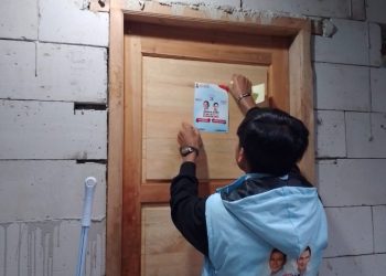 Bison Pandeglang Gencar Door To Door Tempel Stiker Andra Dimyati Di Kecamatan Majasari