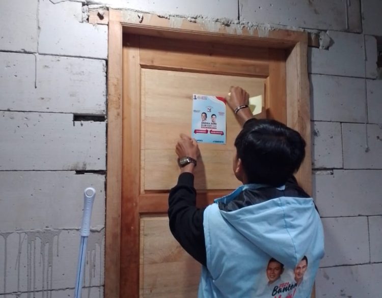 Bison Pandeglang Gencar Door To Door Tempel Stiker Andra Dimyati Di Kecamatan Majasari