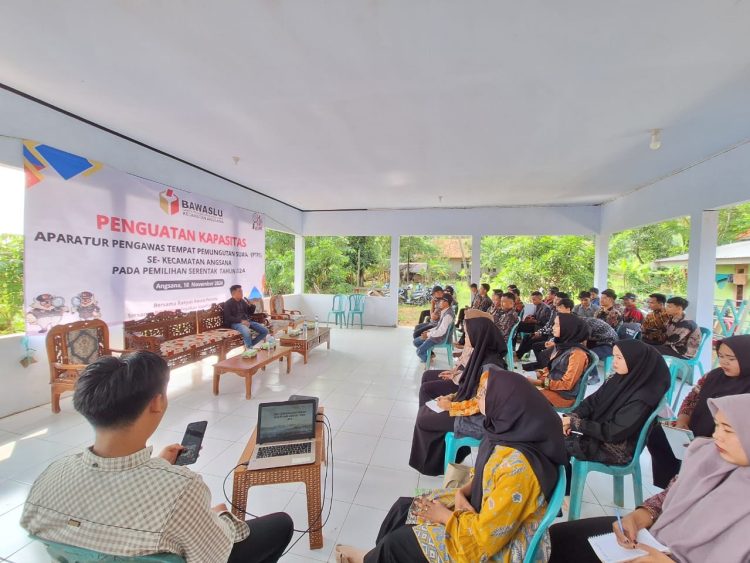 Panwaslu Kecamatan Angsana Gelar Penguatan Kapasitas Aparatur Pengawas Pemungutan Suara