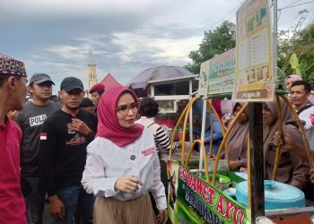 Penghujung Masa Kampanye, Nanda Indira Sempatkan Kunjungi Para Pedagang di Tugu Penganten Pesawaran