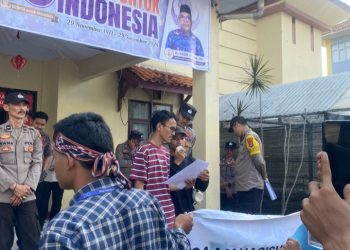 Diduga Ada Pungli, Puluhan Mahasiswa Geruduk Kantor Dinas Pertanian dan Ketahanan Pangan Pandeglang