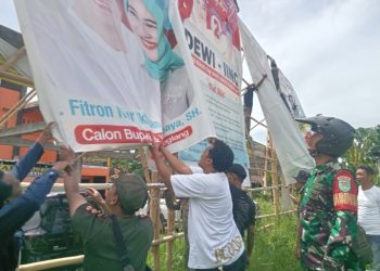 PPK Karang Tanjung Tertibkan Ratusan APK Pada Hari Pertama Masa Tenang Pilkada 2024