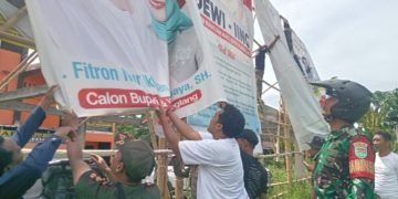 PPK Karang Tanjung Tertibkan Ratusan APK Pada Hari Pertama Masa Tenang Pilkada 2024