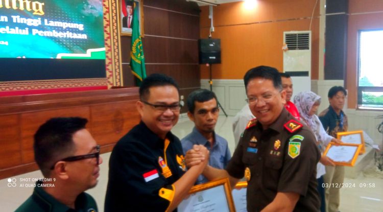 DPD KWRI Lampung Terima Penghargaan dalam Acara Coffee Morning Kejati Lampung