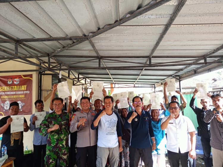 Melalui Program PTSL, 583 Sertifikat Tanah Dibagikan di Kelurahan Kadomas