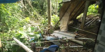 Tembok Rumah Jebol Akibat Tanah Longsor di Kalimati Karangtanjung