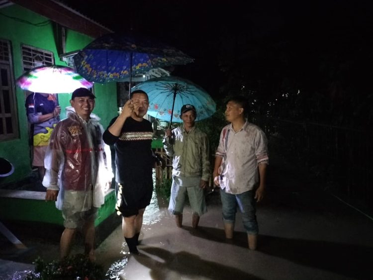Ketua DPD LPKSM Pesawaran Dampingi Camat Kedondong Tinjau Banjir di Desa Way Kepayang