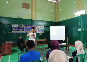 Mahasiswa KKM Stisip Banten Raya Ajak Masyarakat Cibaliung Nobar Film Pulau Plastik