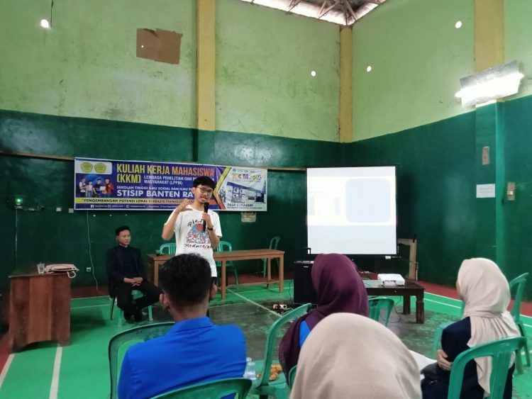 Mahasiswa KKM Stisip Banten Raya Ajak Masyarakat Cibaliung Nobar Film Pulau Plastik