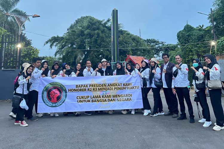 Tenaga Honorer Kabupaten Pesawaran Gelar Aksi Damai di DPR-RI